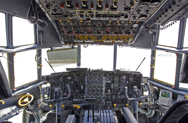 C-130-cockpit