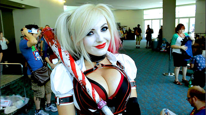 Harley Quinn Cosplayer Likes Being Sexy